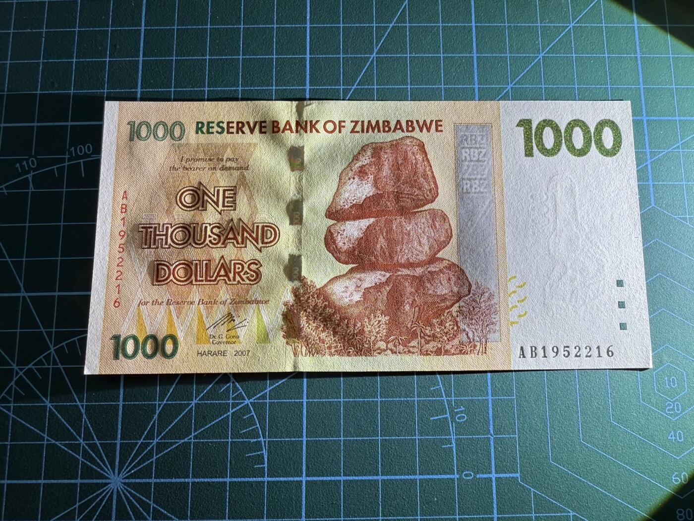【炜奕收藏】，第四十五期 2007年津巴布韦1000元，UNC品相，号码无347