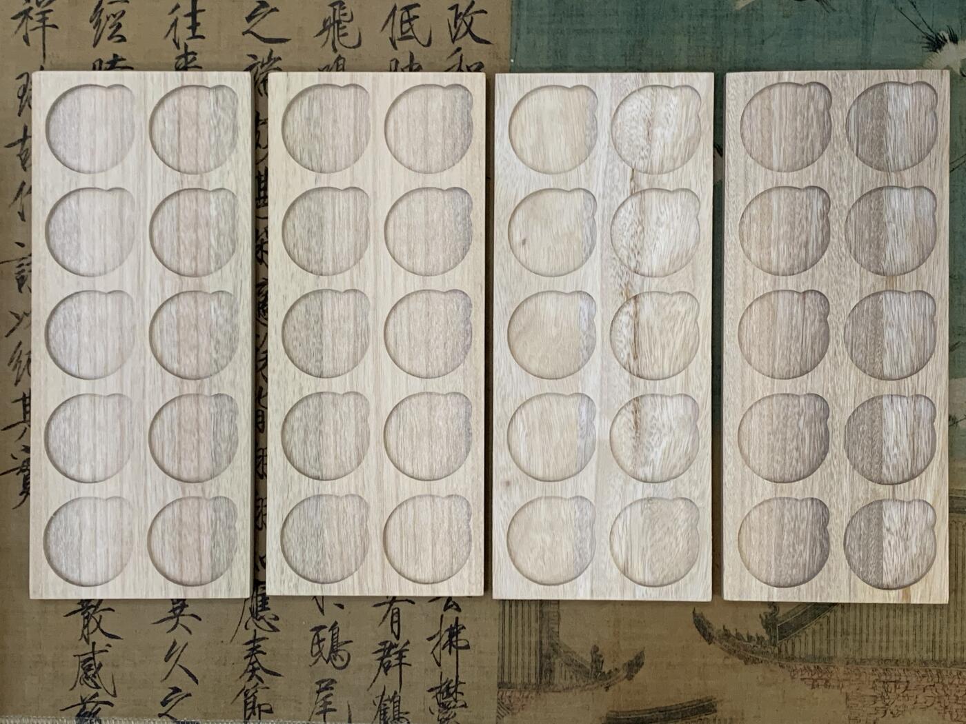 《竞宝斋》第421场 周日，周一，周二  3场连拍 （全场包邮） 2个一组 香樟木裸币收纳盒 每个内含2层，可放置直径39mm的银元20枚，带磁吸