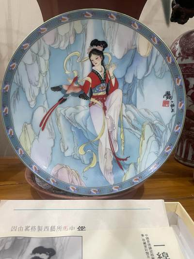海外回流精品拍卖 - 美国回流皇家景德镇西湖民间故事第七集一线天赏盘