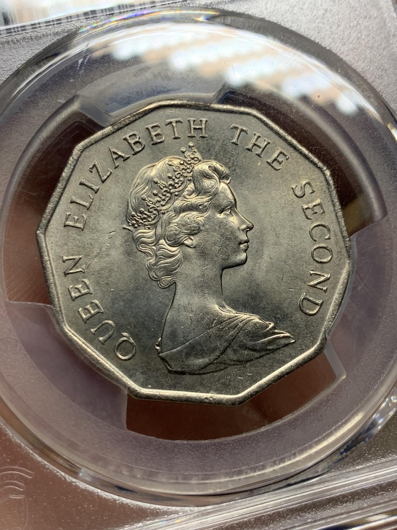 《竞宝斋》第421场 周日，周一，周二  3场连拍 （全场包邮） PCGS MS65 香港1976年花冠女王多边形伍圆 仅铸造三个年份 少见高分