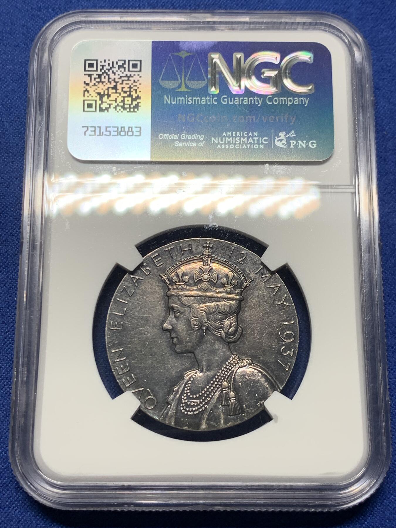 《竞宝斋》第421场 周日，周一，周二  3场连拍 （全场包邮） NGC MS61 英国1937年乔治六世加冕银章，五彩。