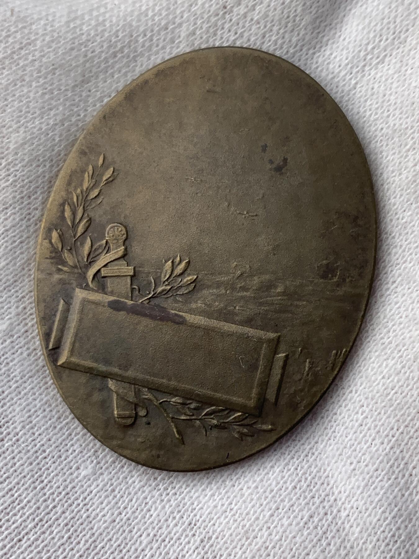 掌中浮雕-藏着的欧洲第036场 1915年一战法国奉献荣誉奖章  ，28 X 35mm