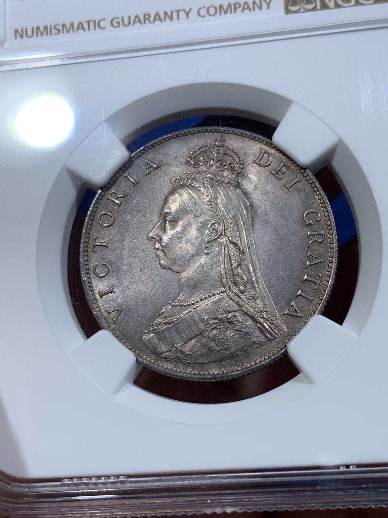 《竞宝斋》第421场 周日，周一，周二  3场连拍 （全场包邮） NGC MS63 英国1887年维多利亚2先令银币，原包浆。