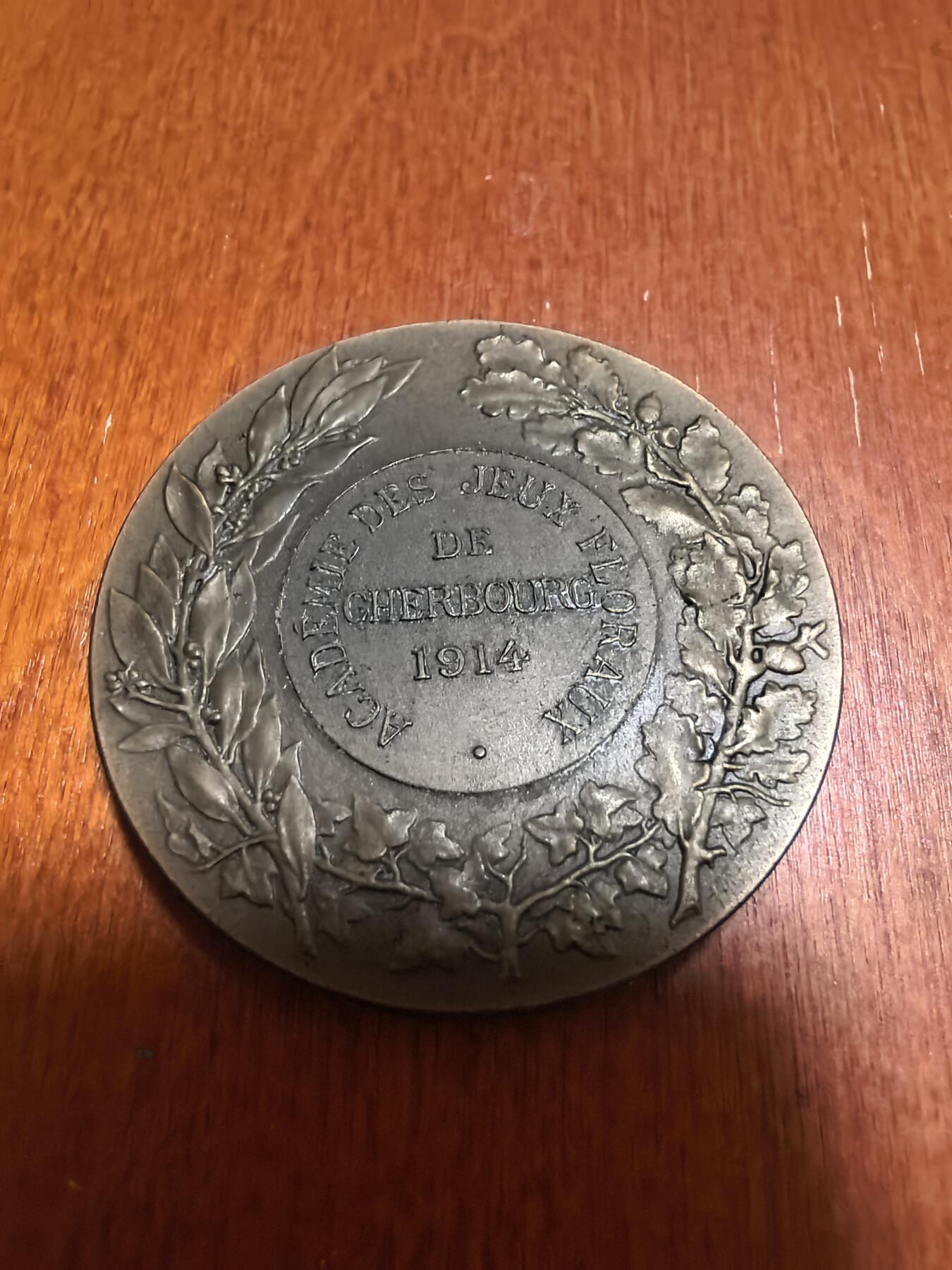 长老汇蛇年精选第五十一场拍卖 1914法国鲜花协会铜章，原盒，43.26克，40MM