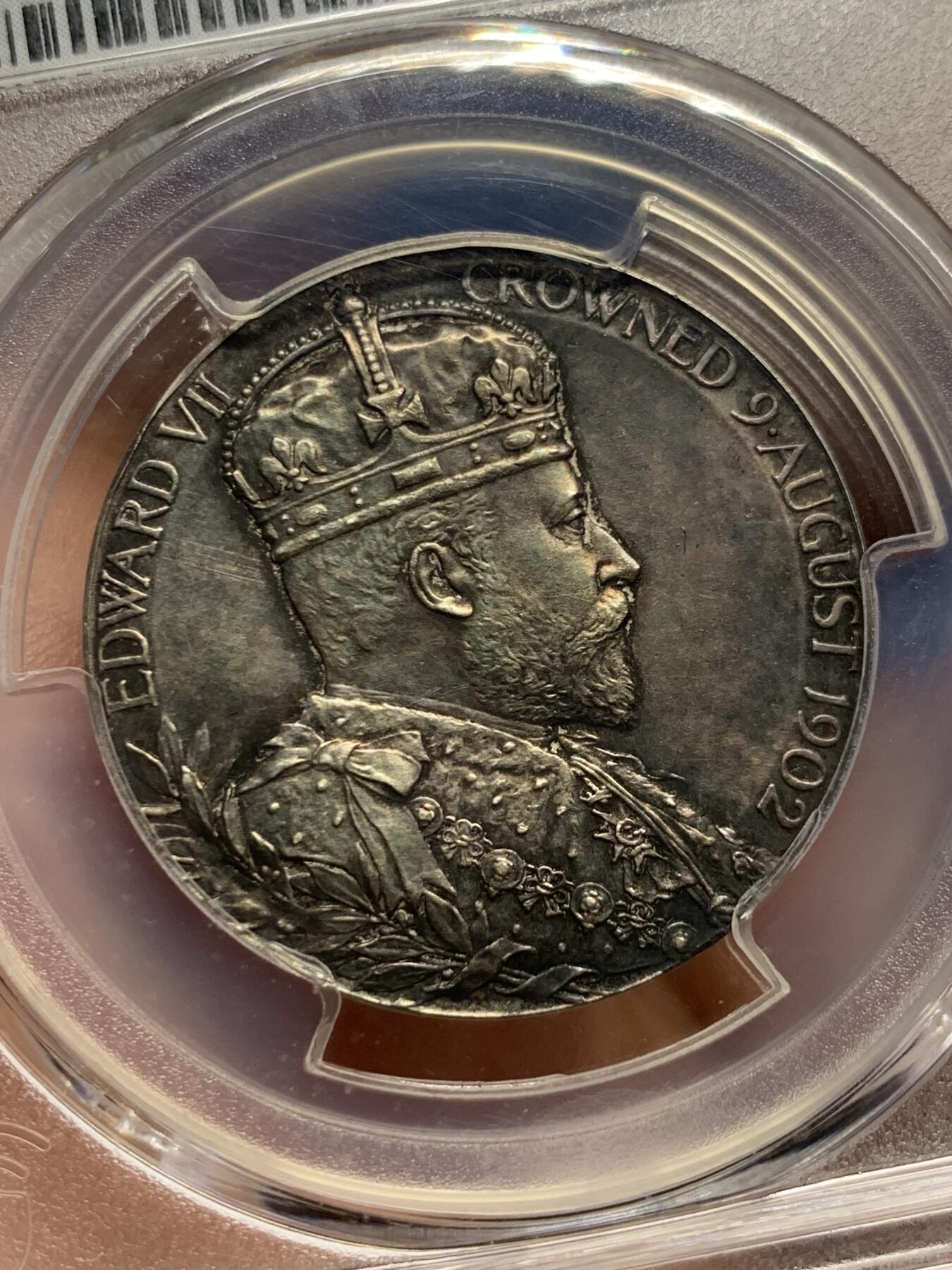 《竞宝斋》第421场 周日，周一，周二  3场连拍 （全场包邮） PCGS SP63 英国 1902年 爱德华七世登基纪念 银章 双面醇厚五彩包浆，底板状态优秀。