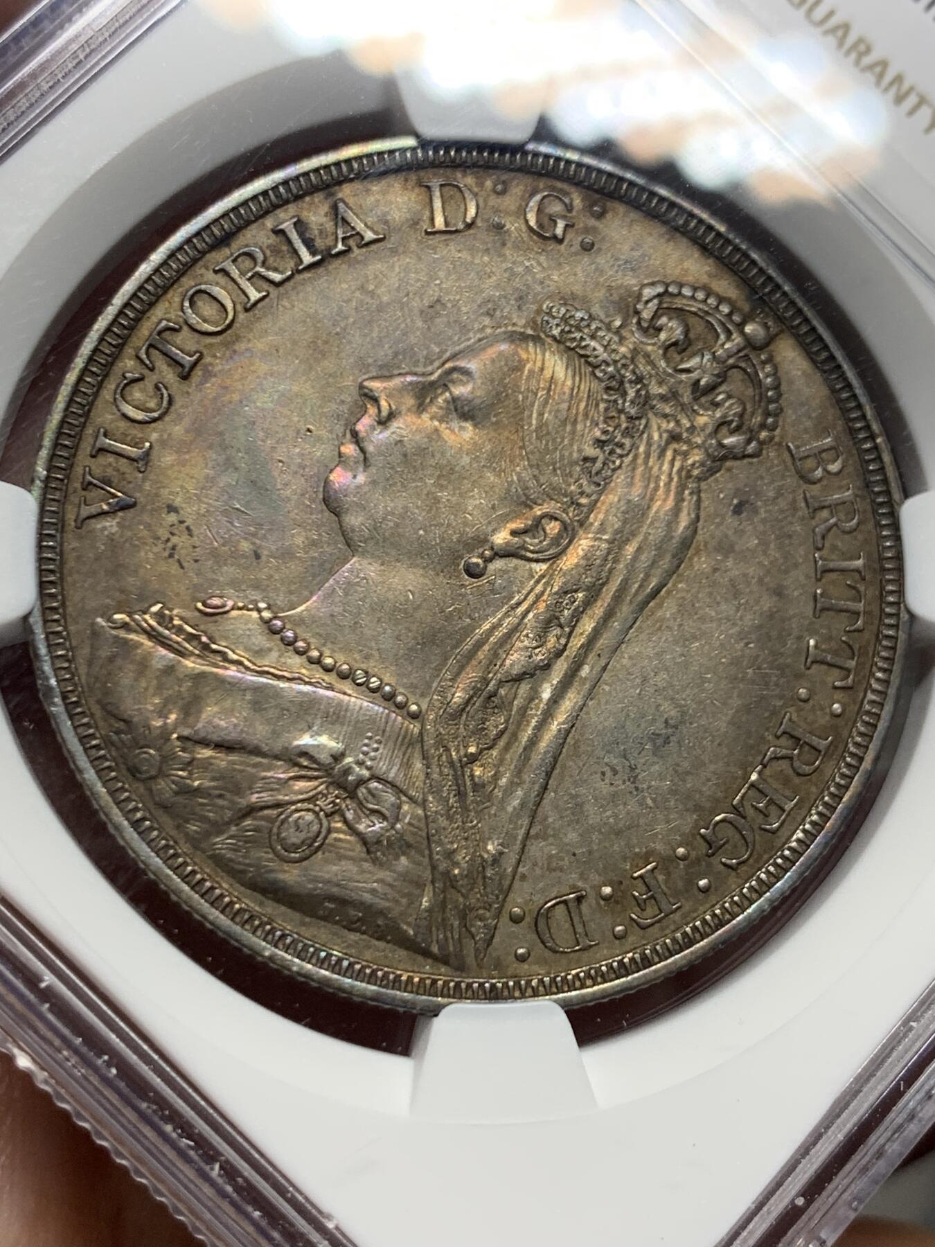 《竞宝斋》第421场 周日，周一，周二  3场连拍 （全场包邮） NGC AU55 英国1887年维多利亚高冠马剑克朗银币 包浆厚重 味道好