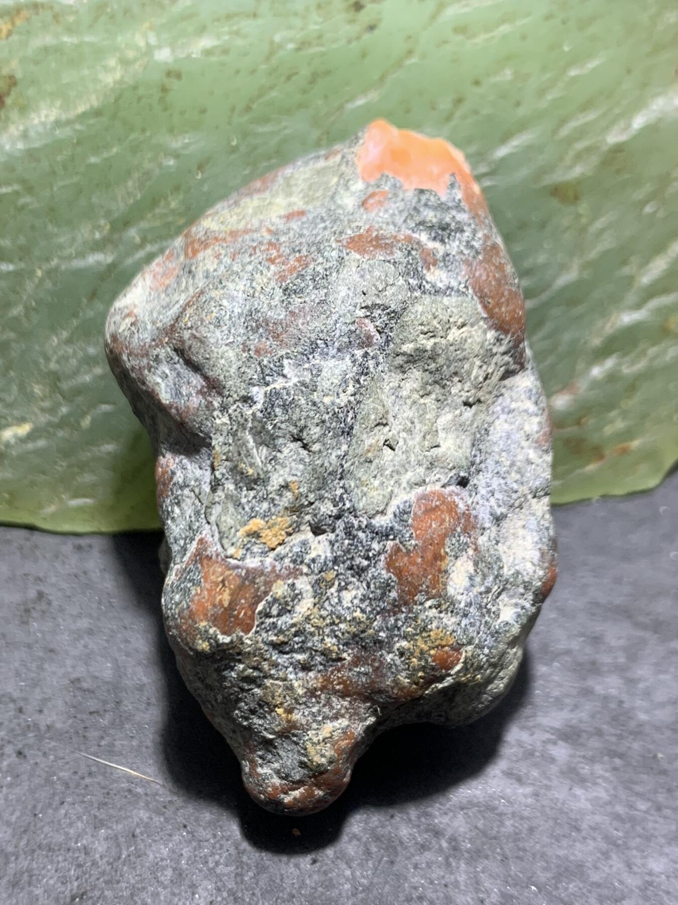精美川料黑红皮开窗料柿子红荔枝冻南红玛瑙原石一颗，