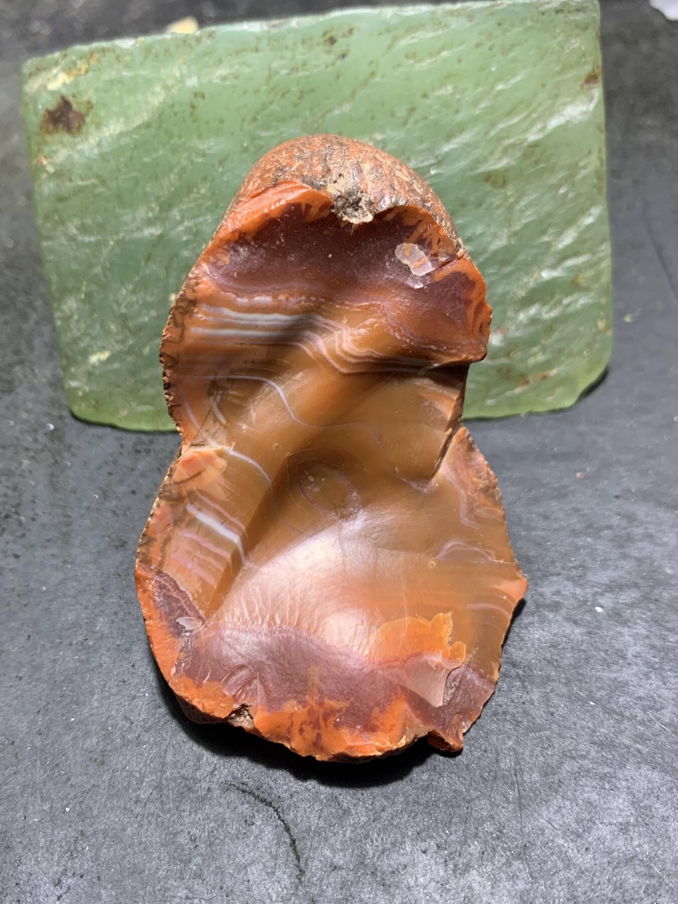 精美红皮大开窗柿子红飘白南红玛瑙原石一颗，