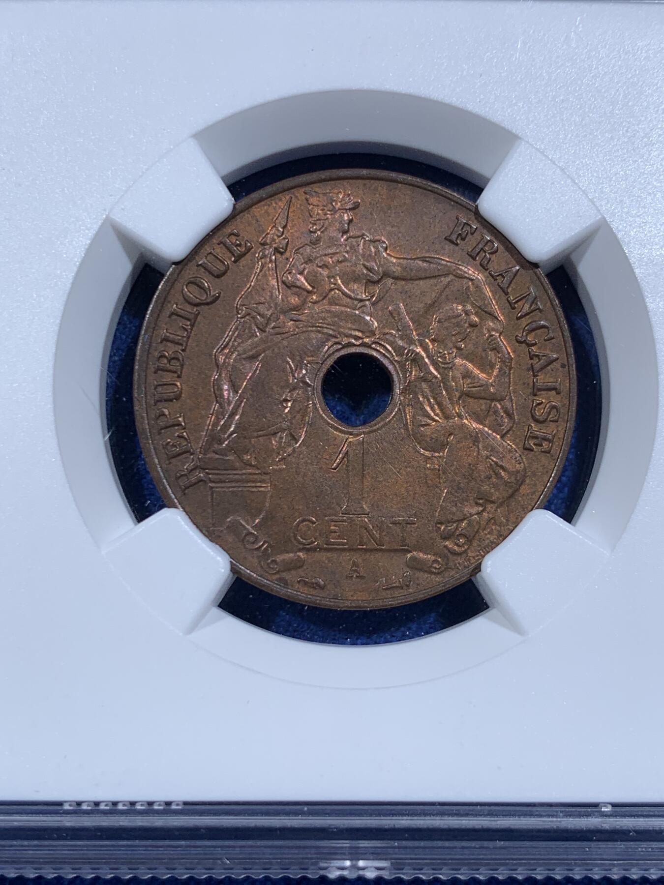 《竞宝斋》第421场 周日，周一，周二  3场连拍 （全场包邮） NGC MS62BN 法属印支1922年百分之一中孔铜币 早期年份