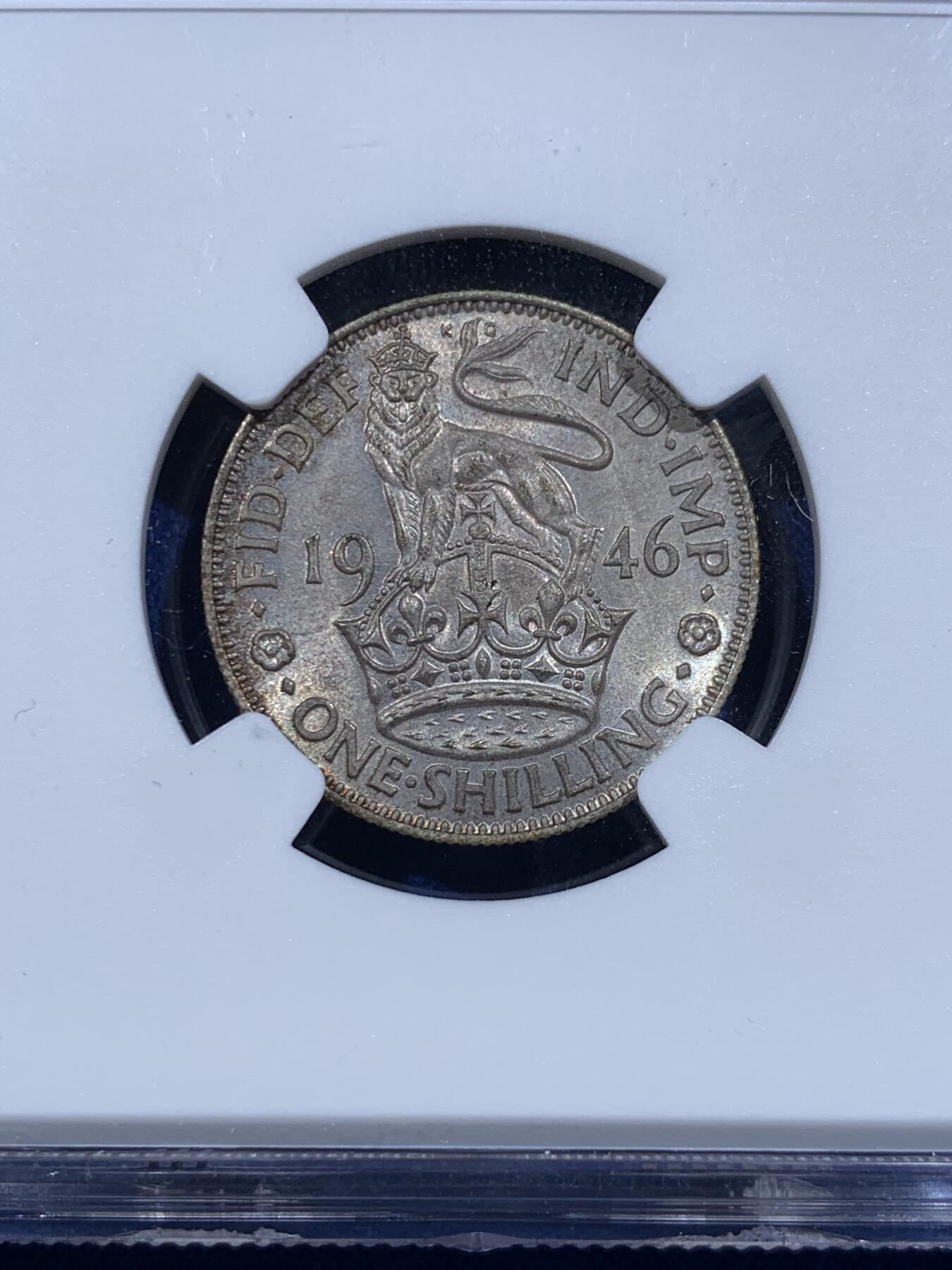 《竞宝斋》第421场 周日，周一，周二  3场连拍 （全场包邮） NGC MS65 英国1946年乔六1先令银币，英格兰站狮版。流通版上65分难度不用多说，此枚是自送10几枚中唯一的1枚65分。英系玩家流通套必备，无需换藏的分数。