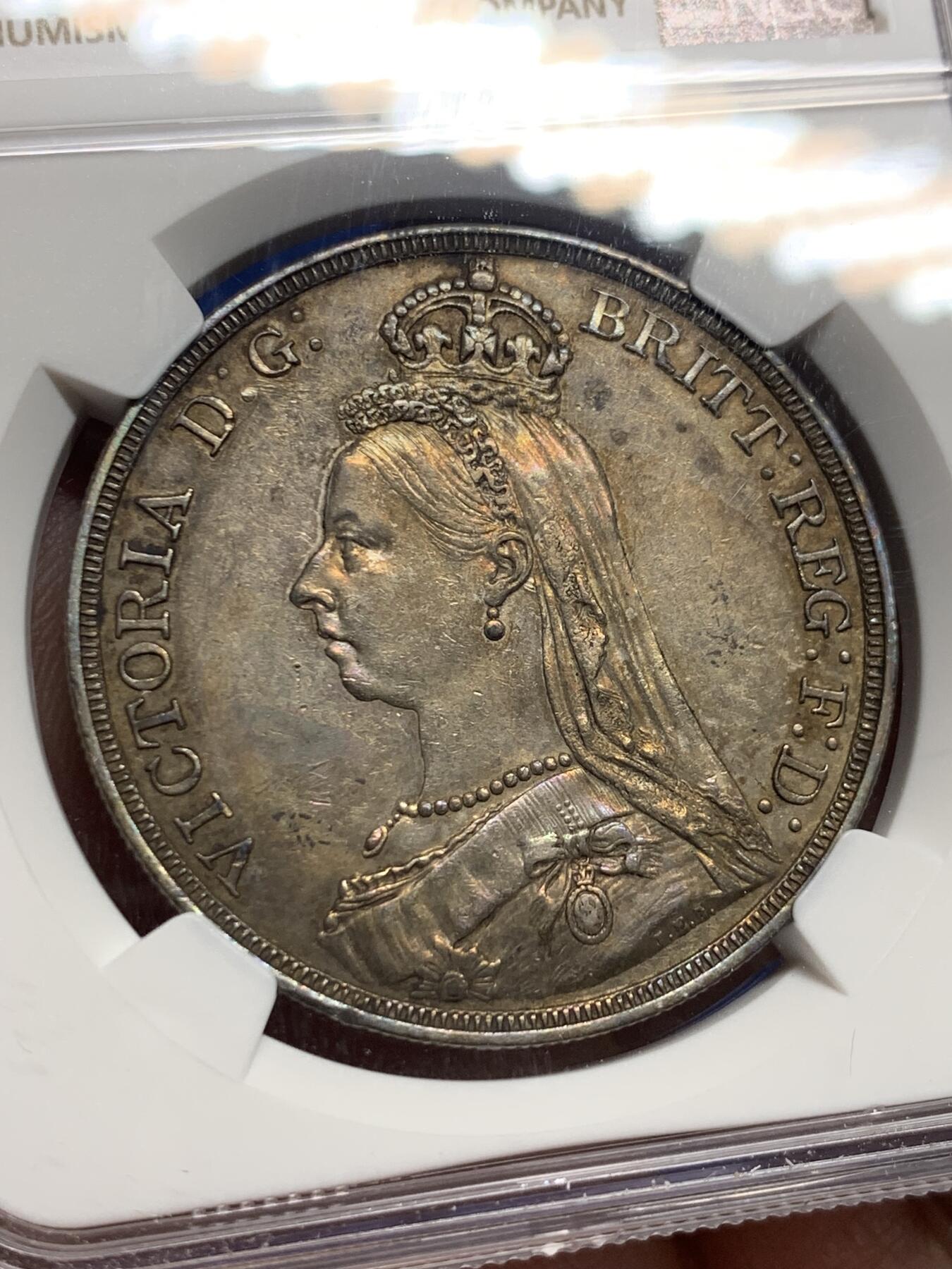 《竞宝斋》第421场 周日，周一，周二  3场连拍 （全场包邮） NGC AU55 英国1887年维多利亚高冠马剑克朗银币 包浆厚重 味道好