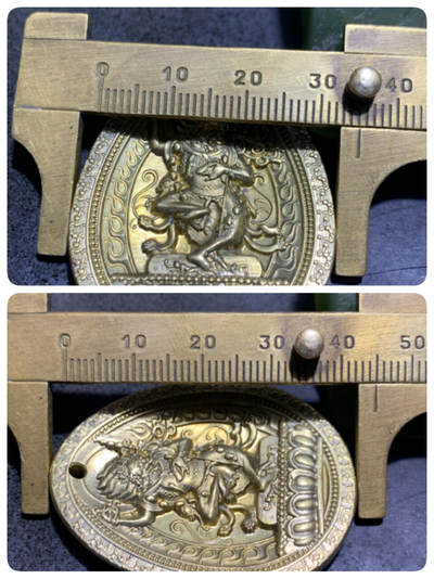 精美黄铜狮面空行母护身牌一个， 精美黄铜狮面空行母护身牌一个，