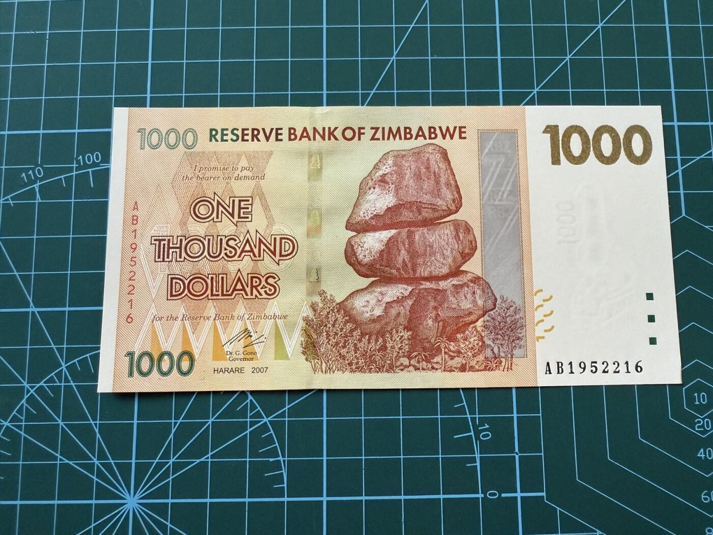 【炜奕收藏】，第四十五期 2007年津巴布韦1000元，UNC品相，号码无347