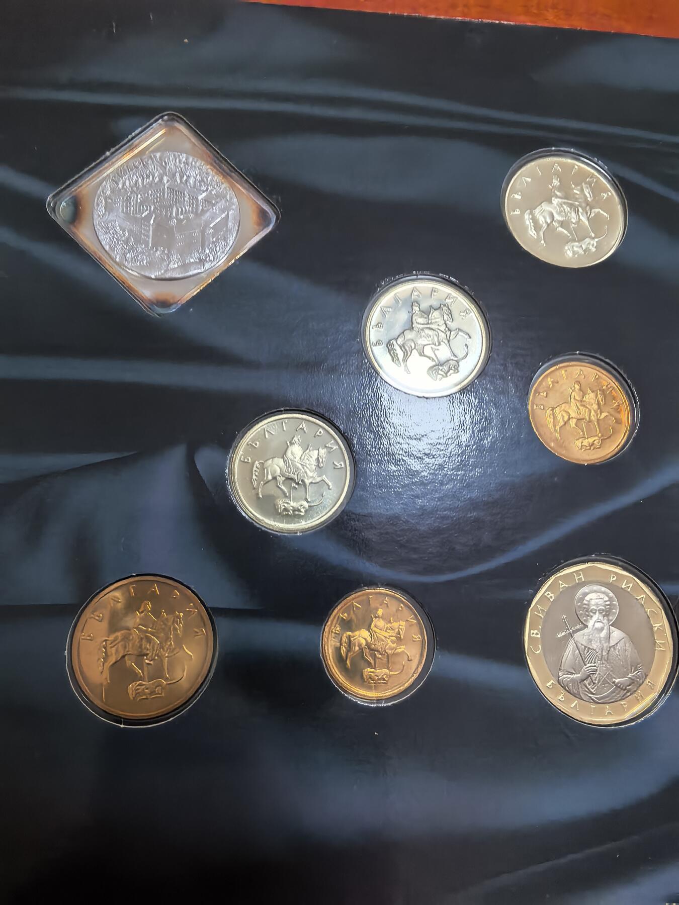 长老汇蛇年精选第五十一场拍卖 2002保加利亚7枚精制币套装，含方形银章1枚，1万套，卡装