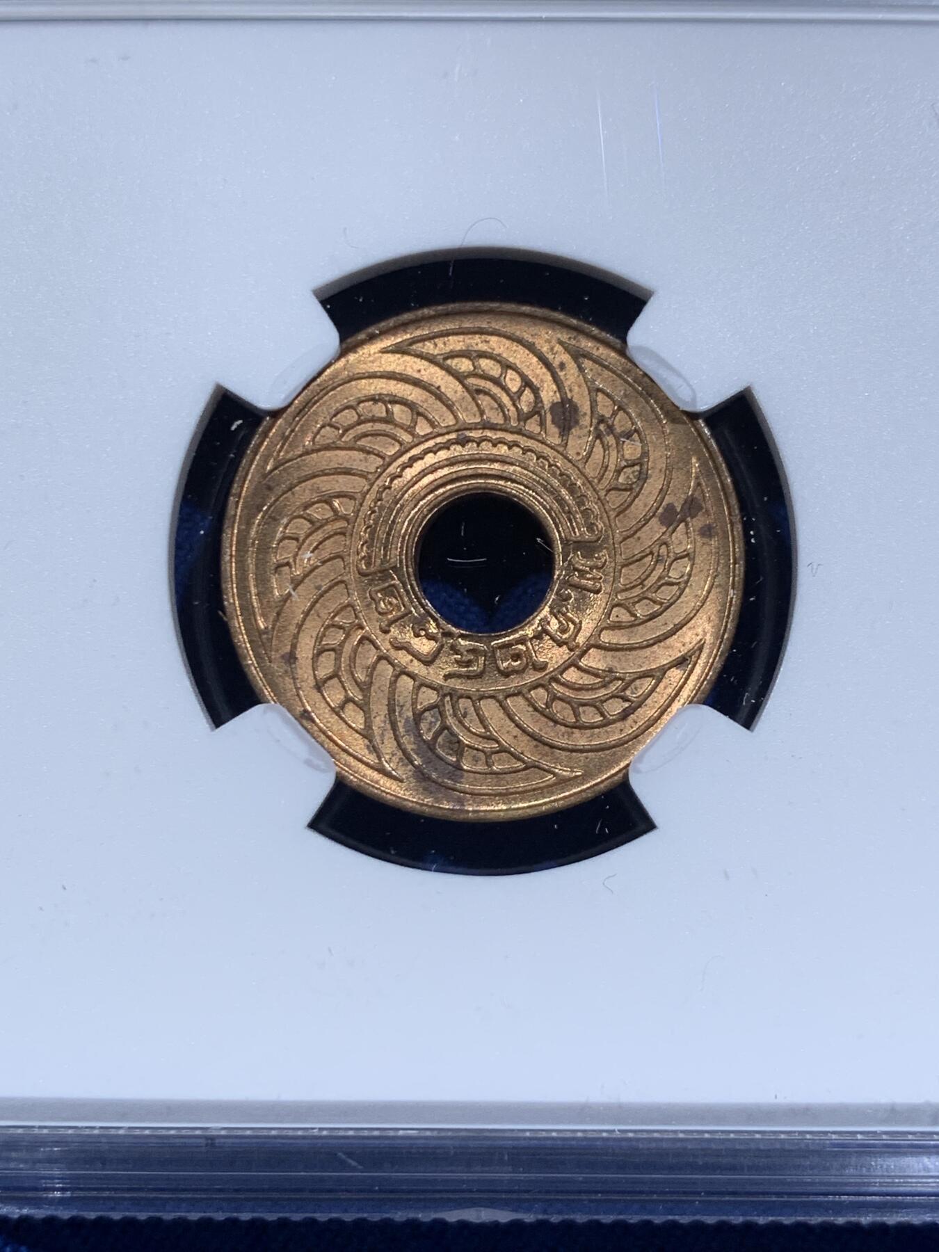 《竞宝斋》第421场 周日，周一，周二  3场连拍 （全场包邮） NGC MS63RB 泰国萨当1939年中孔铜币