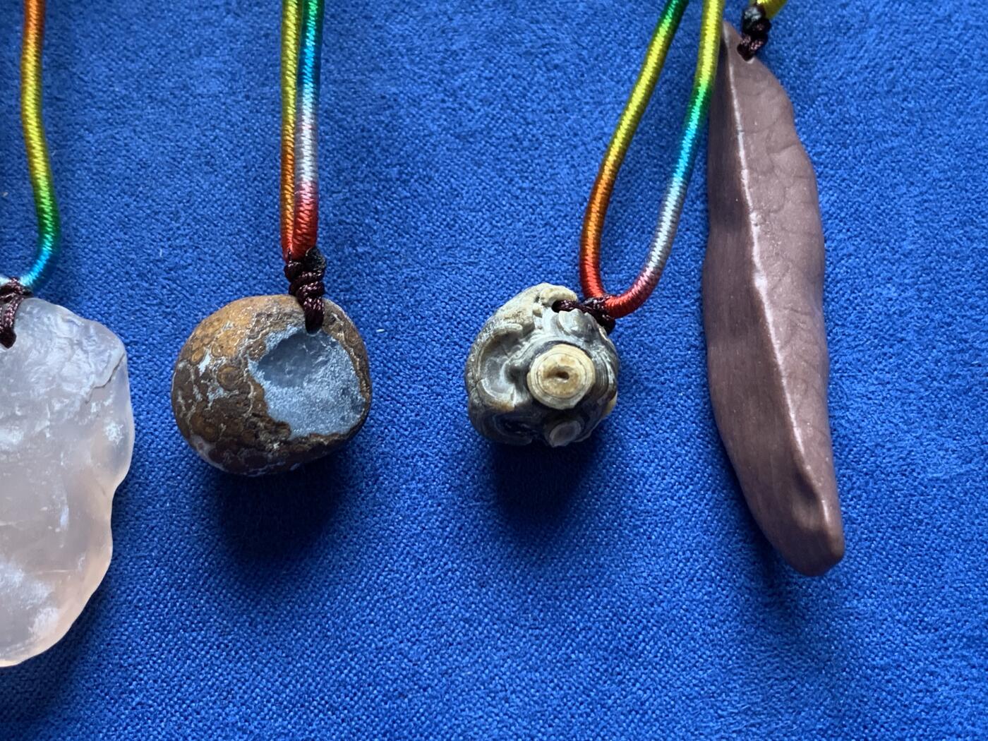 《竞宝斋》第421场 周日，周一，周二  3场连拍 （全场包邮） 七个一组 挂饰 各种材质 细节见图