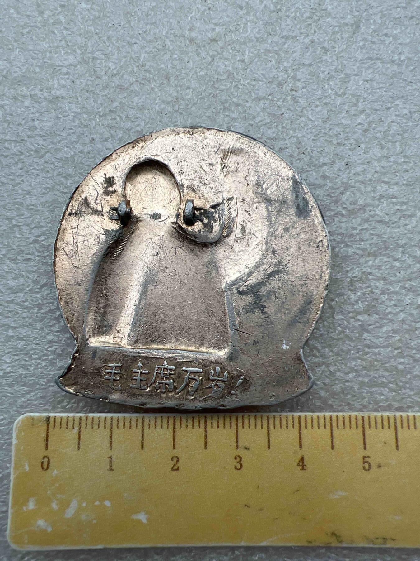 真品像章纪念章、老旧书籍、 真品像章纪念章