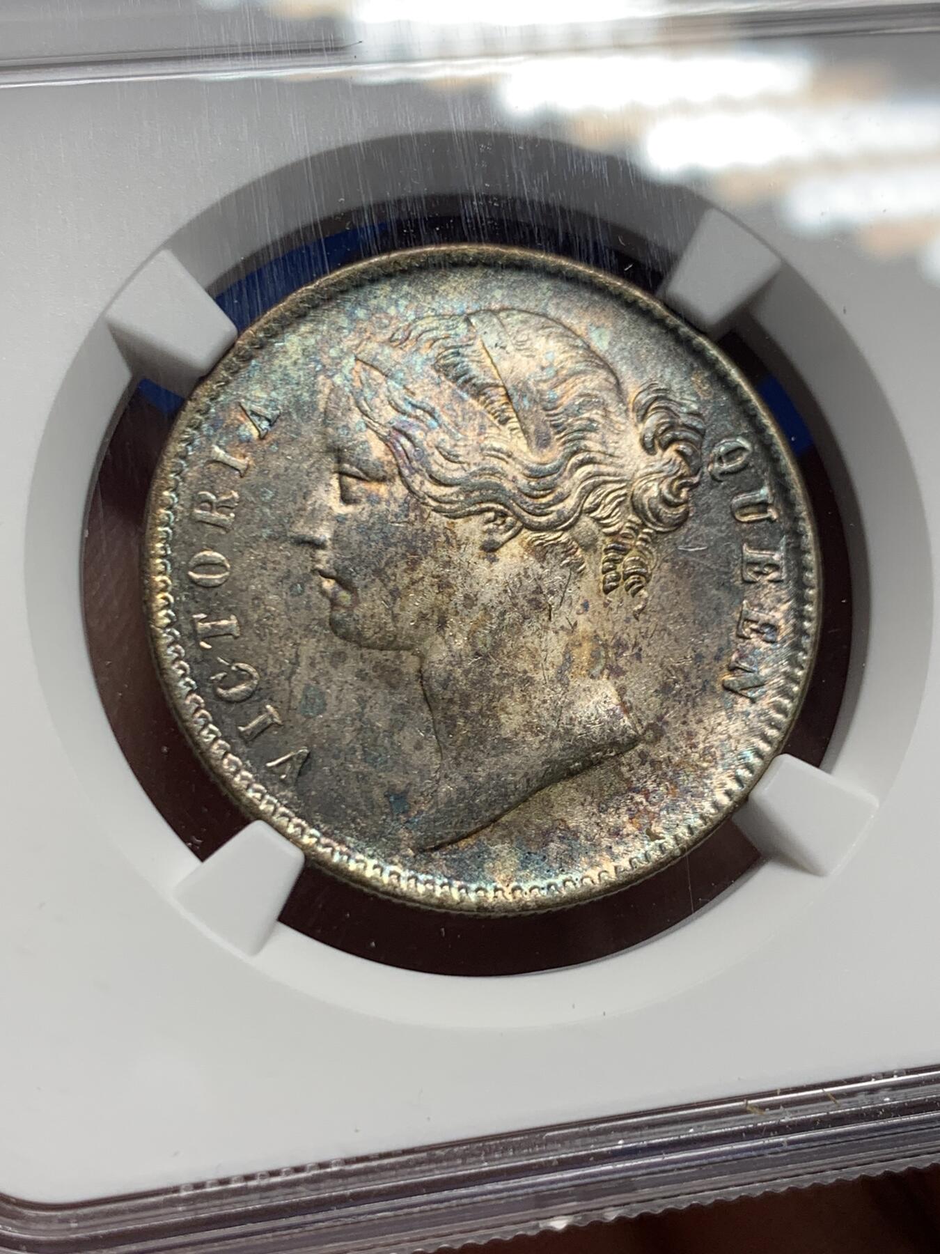 《竞宝斋》第421场 周日，周一，周二  3场连拍 （全场包邮） NGC MS63 英属印度 1840年 维多利亚女王 1卢比银币，经典小维头像，双面老彩。N盒63分大多为白币，包浆币上分很有难度。