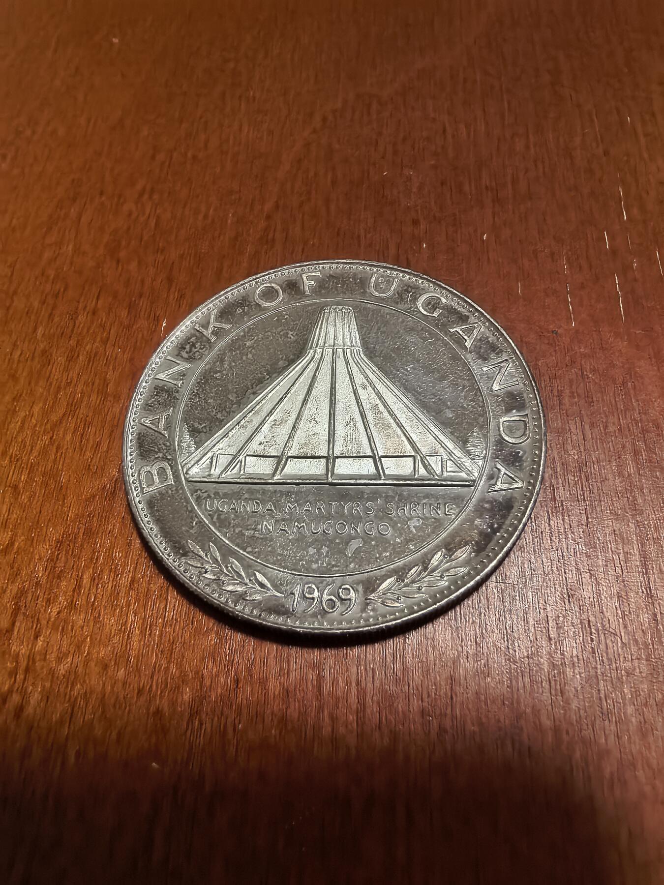 长老汇蛇年精选第五十一场拍卖 1969乌干达烈士墓10先令精制银币，6720枚，教皇访问套币中的一枚，20克999银