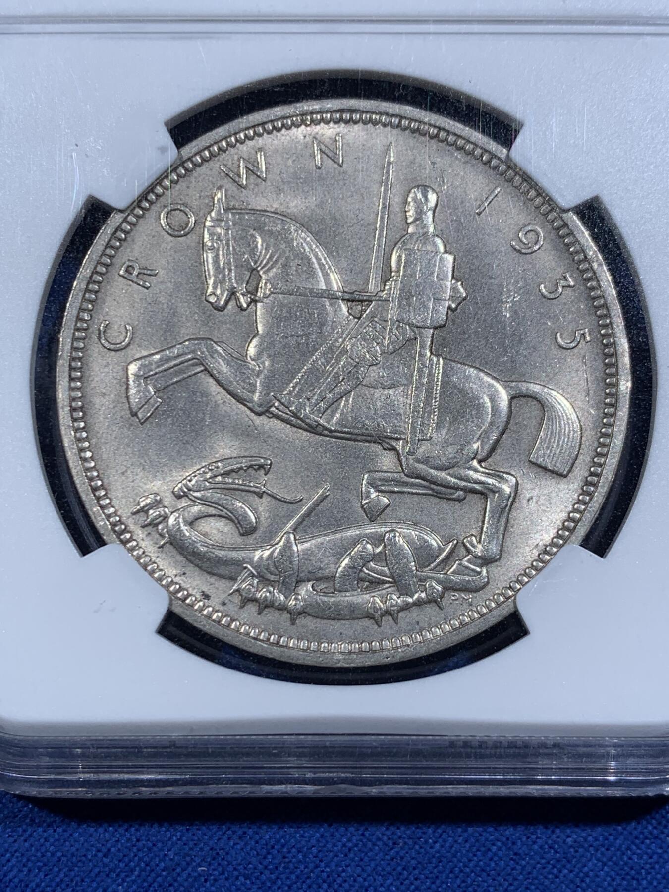 《竞宝斋》第421场 周日，周一，周二  3场连拍 （全场包邮） NGC MS64 英国1935年乔治五世1克朗木马剑银币，转光强烈细节优秀，状态一流。