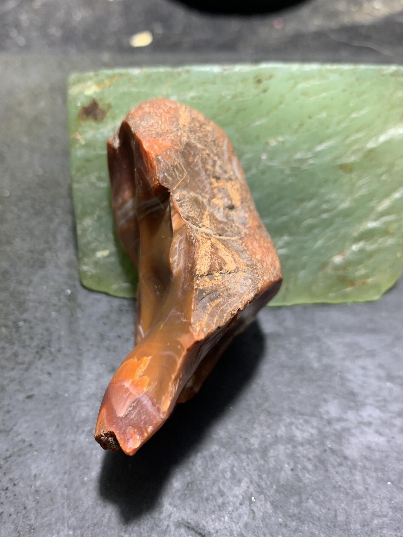 精美红皮大开窗柿子红飘白南红玛瑙原石一颗，