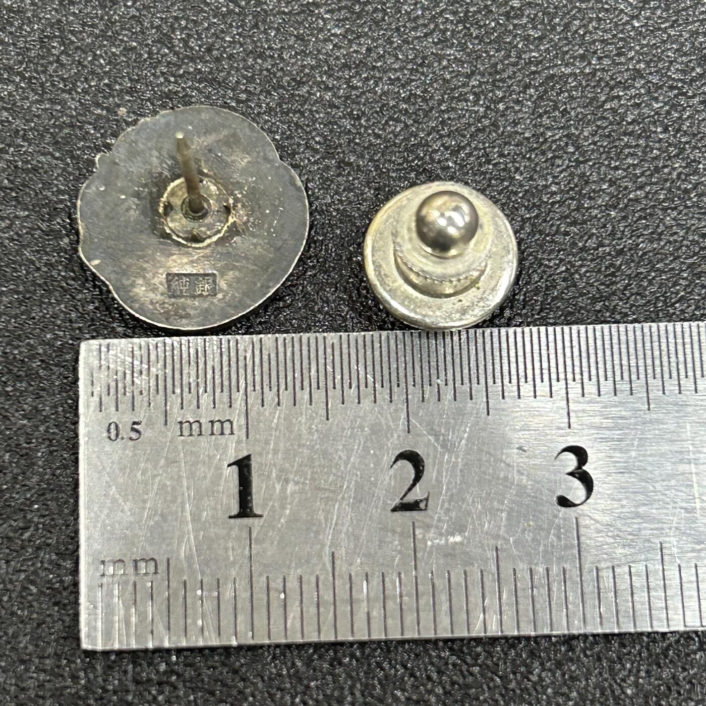 西秦中古拍卖第五十九期 不忘历史 日本昭和时代纯银徽章 有银标 重2.2克