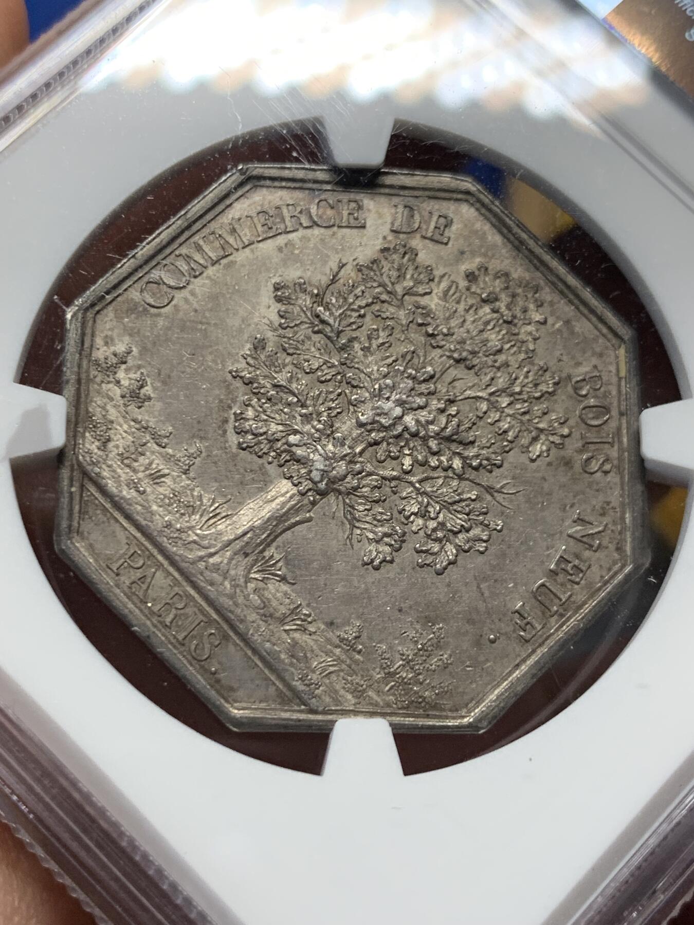 《竞宝斋》第422场 周日，周一，周二  3场连拍 （全场包邮） NGC MS62 法国巴黎木材贸易八角银质代币，正面卢维埃岛忙碌的运输场景，背面是参天橡树，这款好品极少