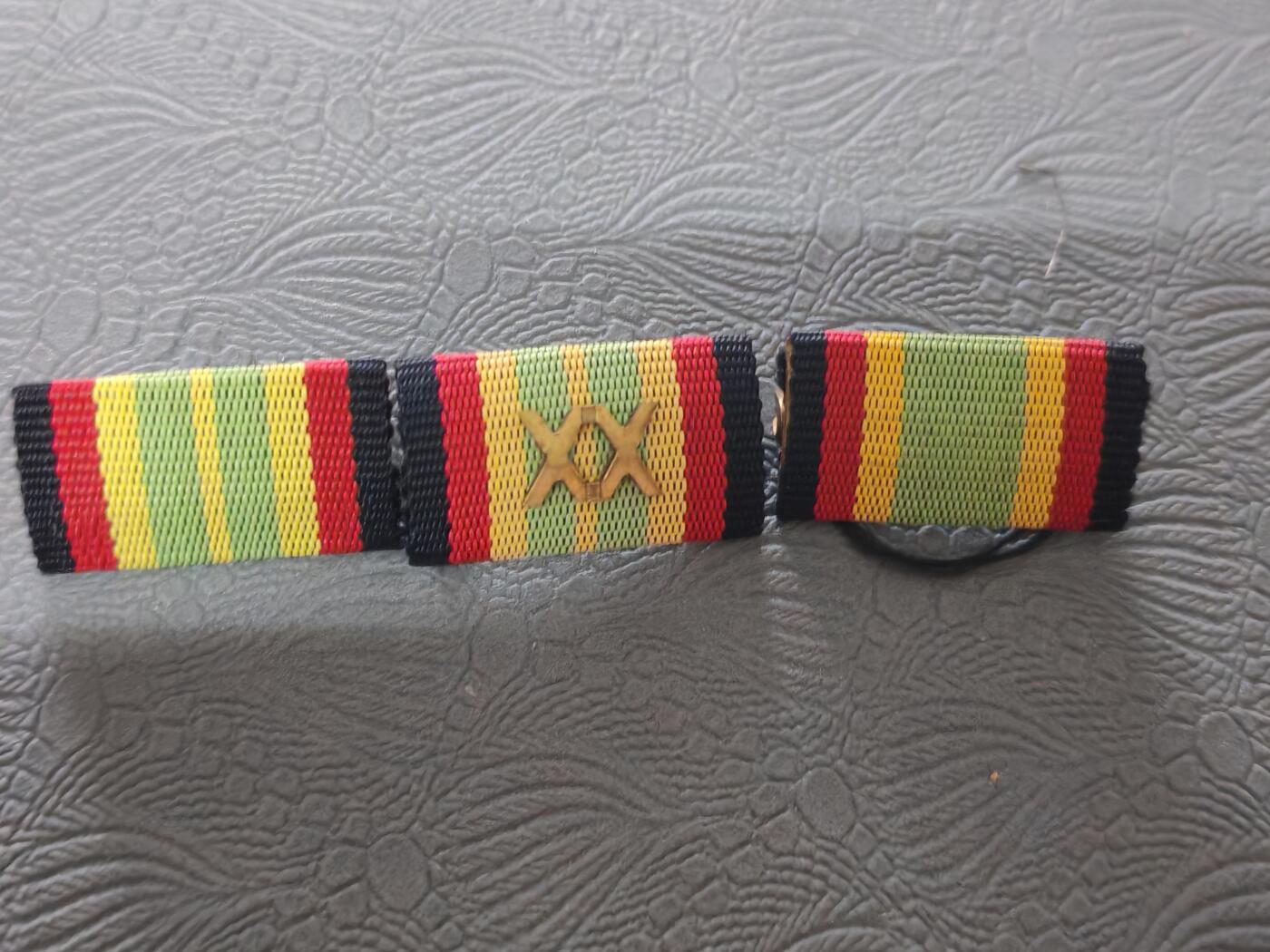 韵星假日拍卖第二十五期 -- Rimey Holidays Auction 25 民主德国勋略一组