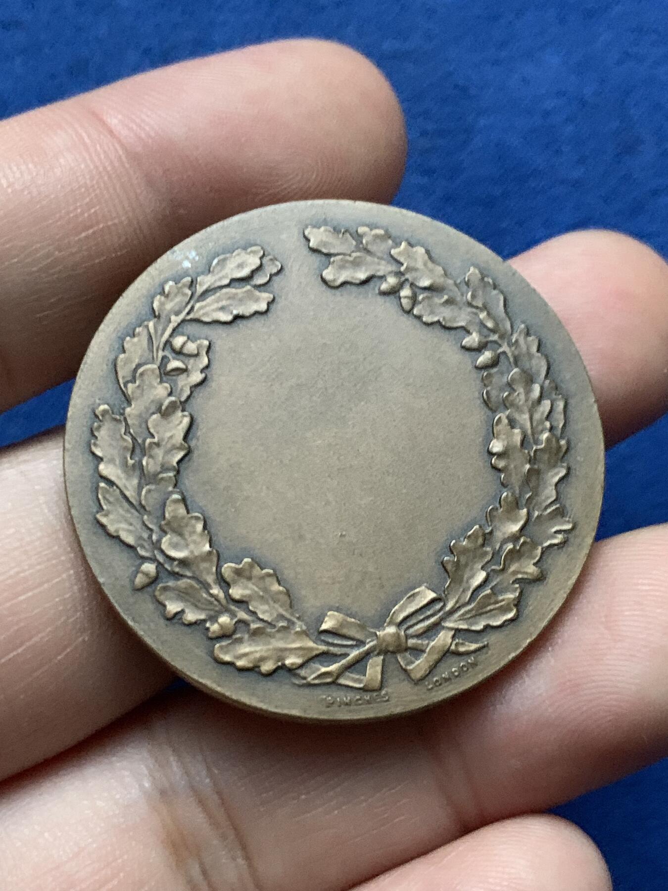 《竞宝斋》第422场 周日，周一，周二  3场连拍 （全场包邮） 英国马术比赛铜章2枚，20.08g，39mm；24.15g，37.9mm