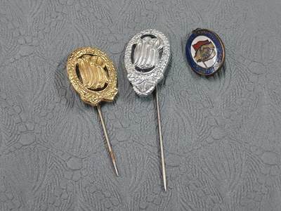 韵星假日拍卖第二十五期 -- Rimey Holidays Auction 25 - 民主德国体育技能证章插针mini与统一社会党党徽