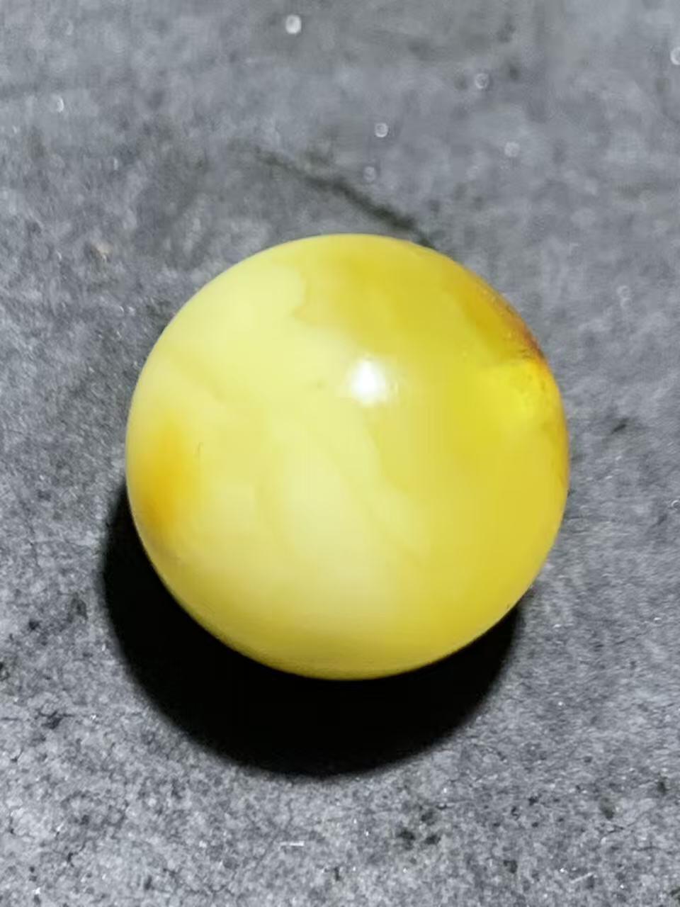 天然俄料原矿蜜蜡通货圆珠一颗，