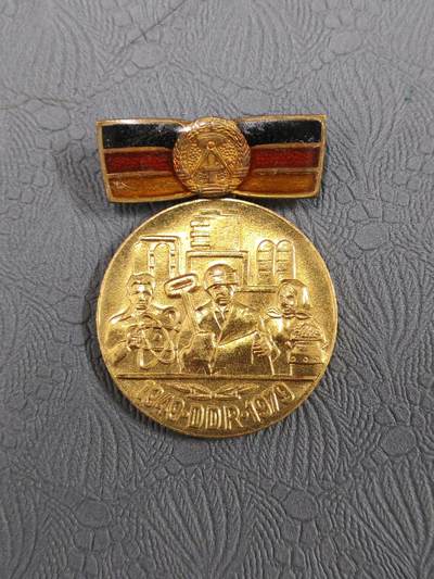 韵星假日拍卖第二十五期 -- Rimey Holidays Auction 25 - 民主德国成立30周年奖章