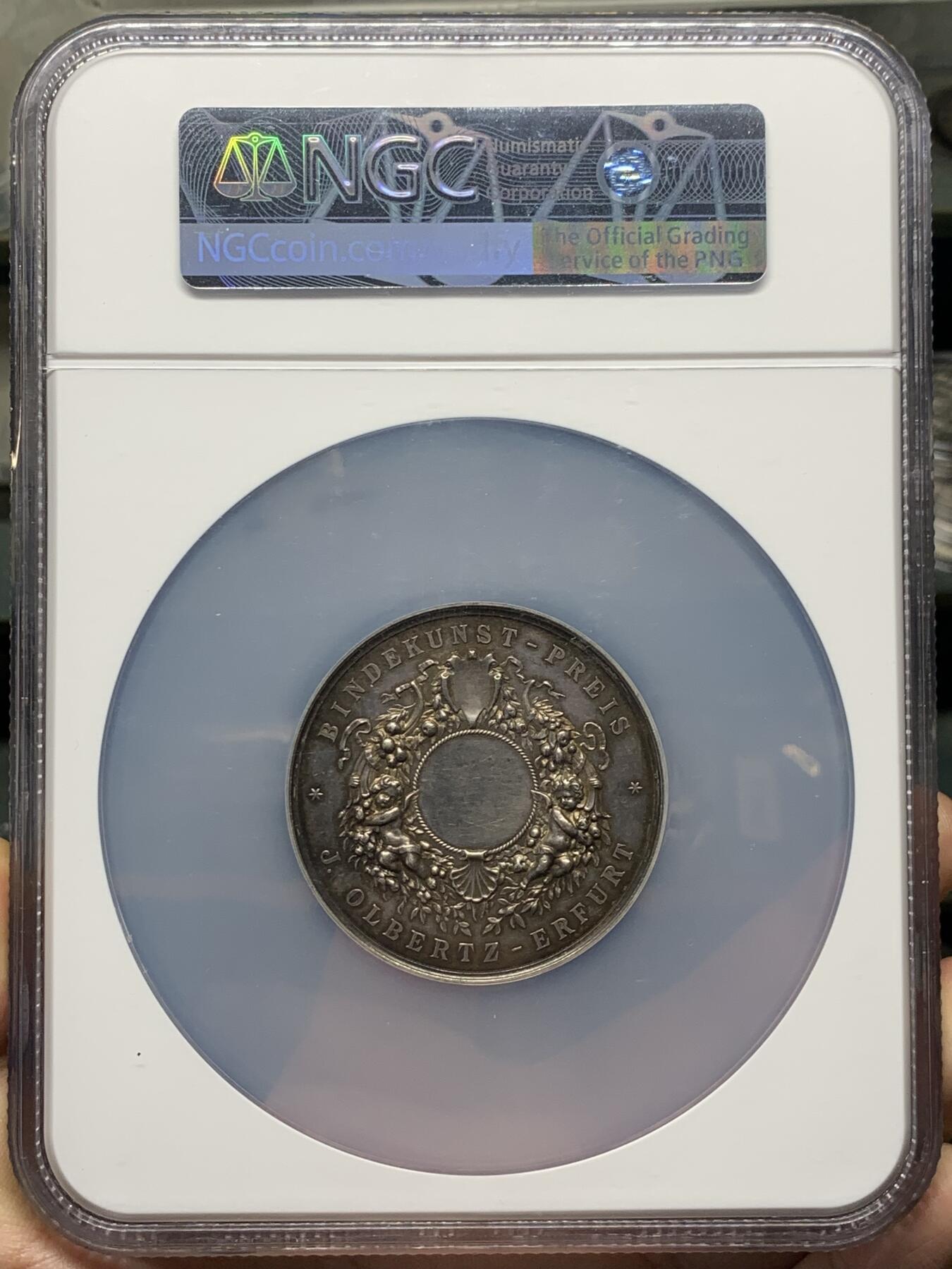 《竞宝斋》第422场 周日，周一，周二  3场连拍 （全场包邮） NGC MS61 德国埃尔福特花卉艺术奖银章，财富女神福尔图娜在地球仪上插花，大盒加厚盒。