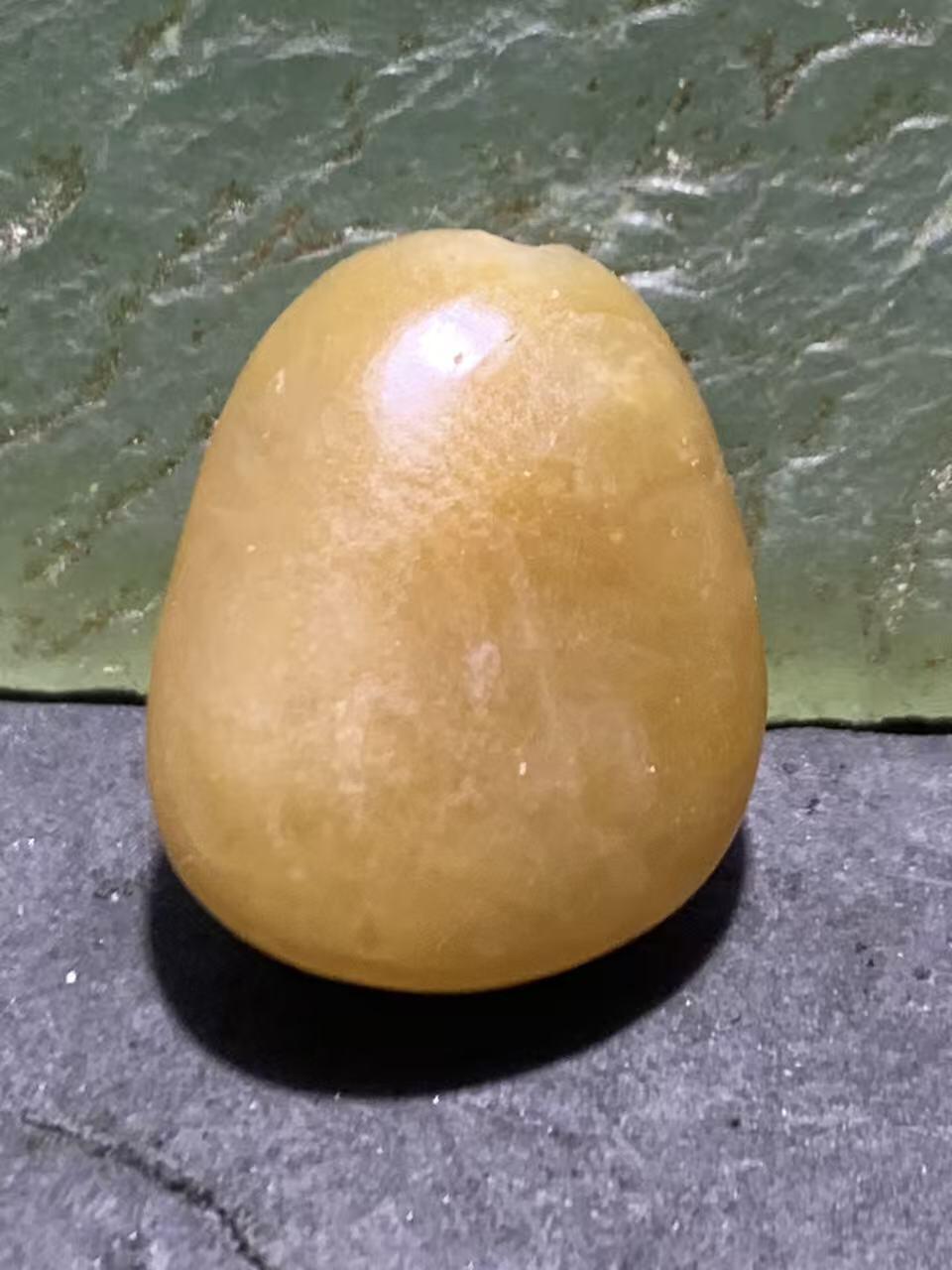 精美糖料和田玉独籽随形珠子一颗，