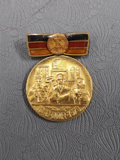 韵星假日拍卖第二十五期 -- Rimey Holidays Auction 25 - 民主德国成立30周年奖章