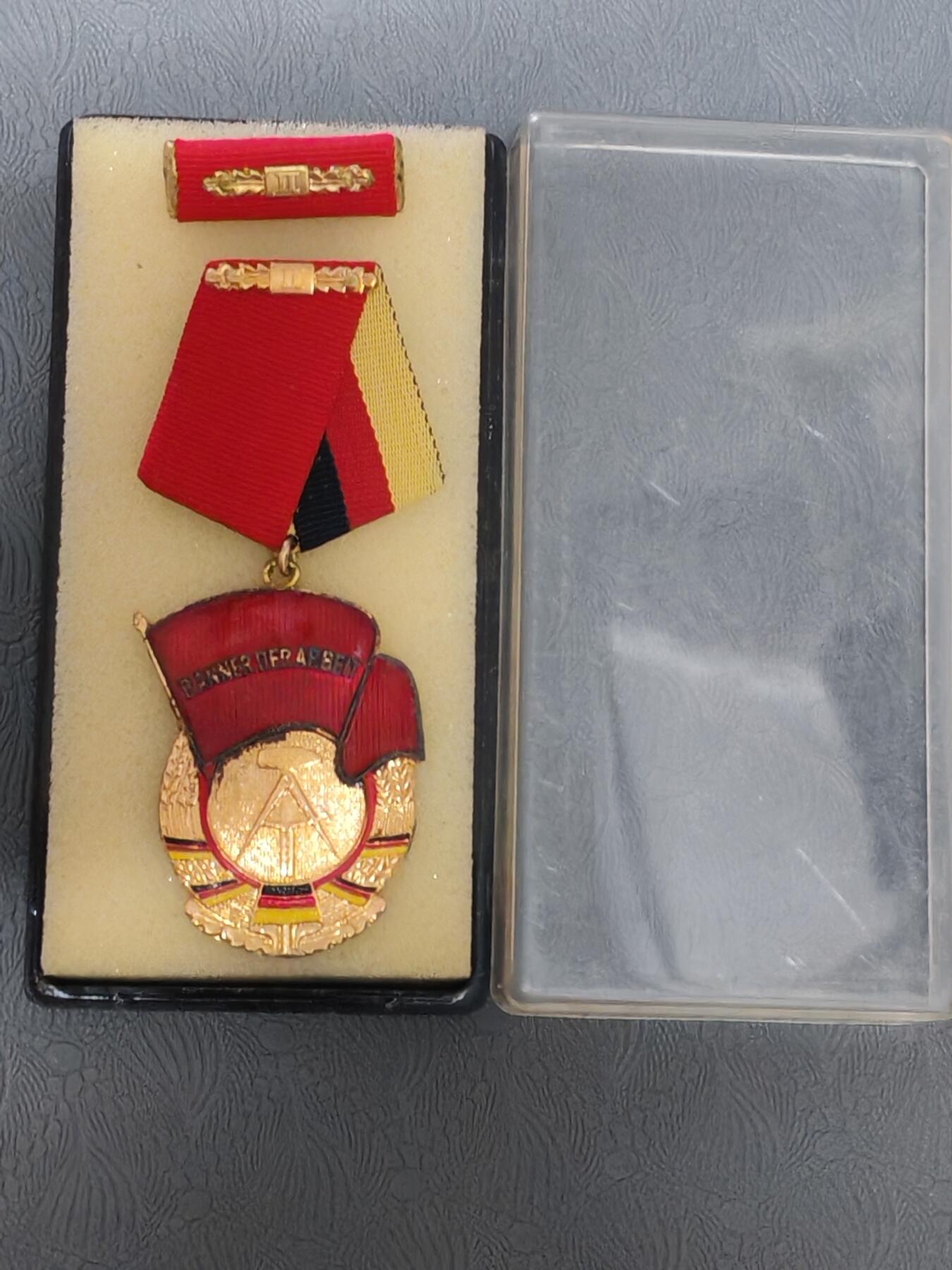 韵星假日拍卖第二十五期 -- Rimey Holidays Auction 25 民主德国二级劳动红旗勋章 带盒略