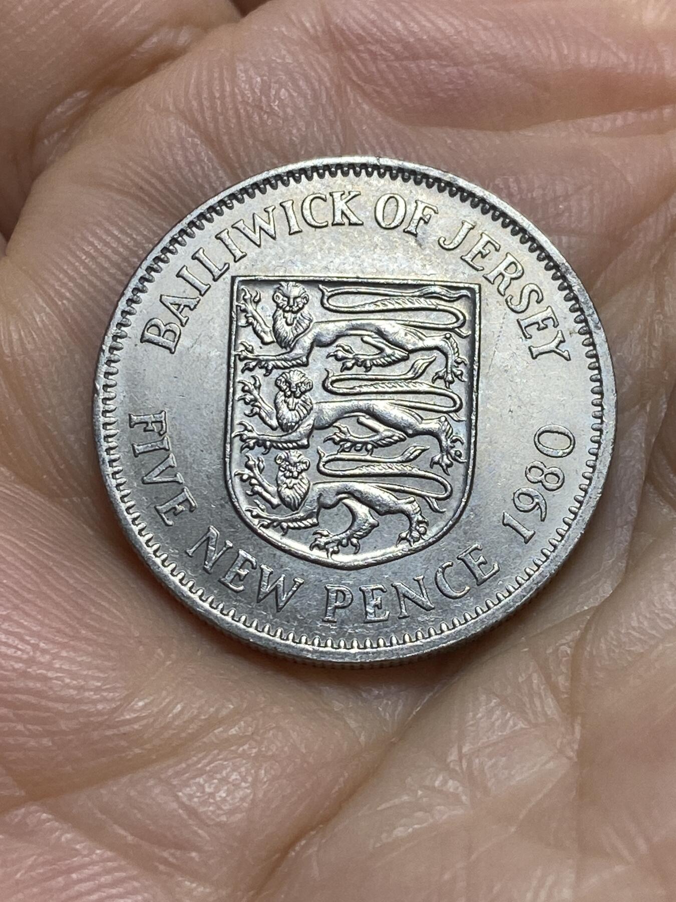 2025年第九十五场(总第一百二十一场）外国好品散币(免佣金) 英属泽西岛🇯🇪1980年5新便士(伊丽莎白二世中年花冠，十进制第一版关门年仅发行2年)