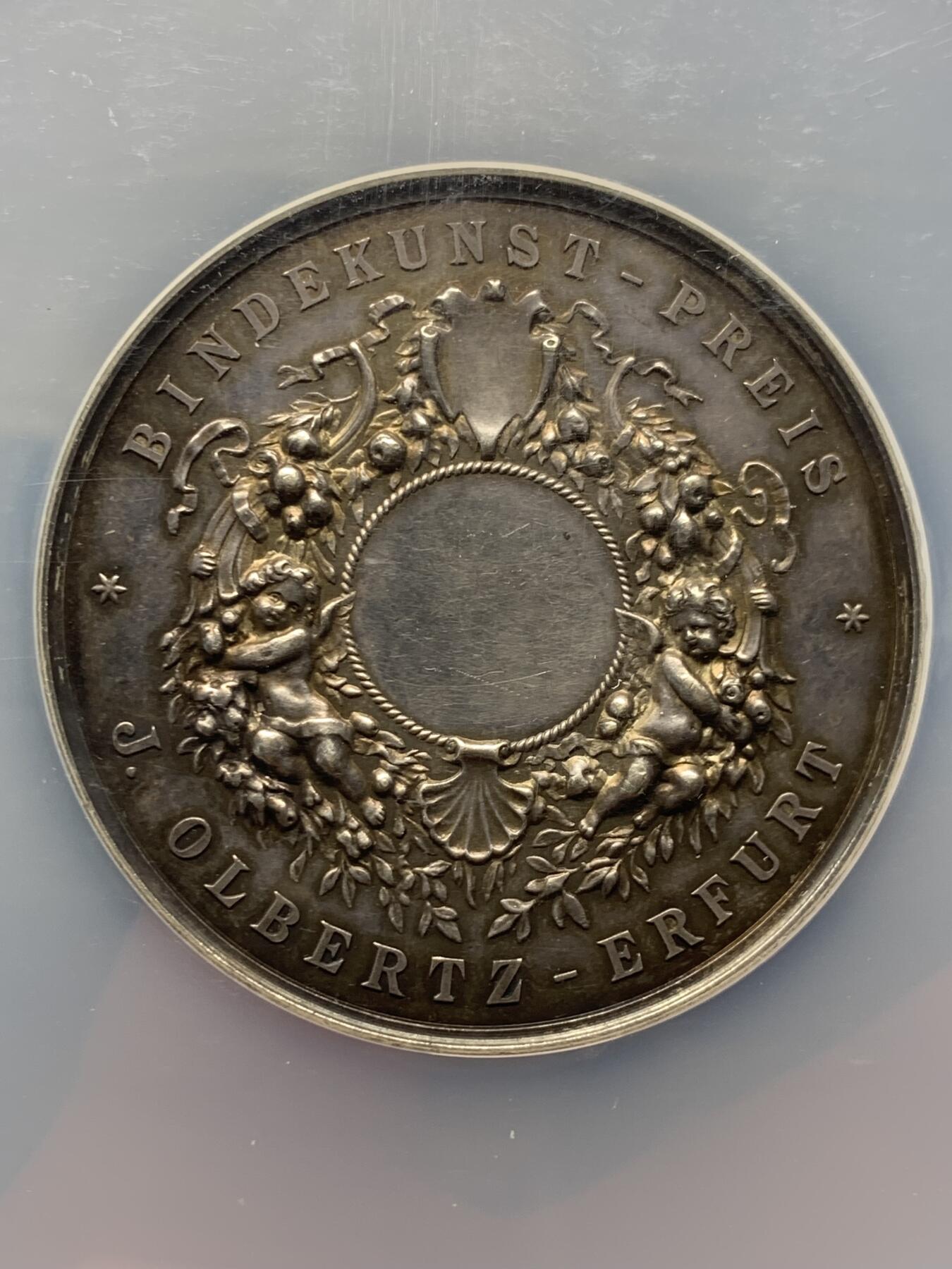 《竞宝斋》第422场 周日，周一，周二  3场连拍 （全场包邮） NGC MS61 德国埃尔福特花卉艺术奖银章，财富女神福尔图娜在地球仪上插花，大盒加厚盒。