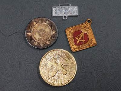 韵星假日拍卖第二十五期 -- Rimey Holidays Auction 25 - 民主德国章头一组