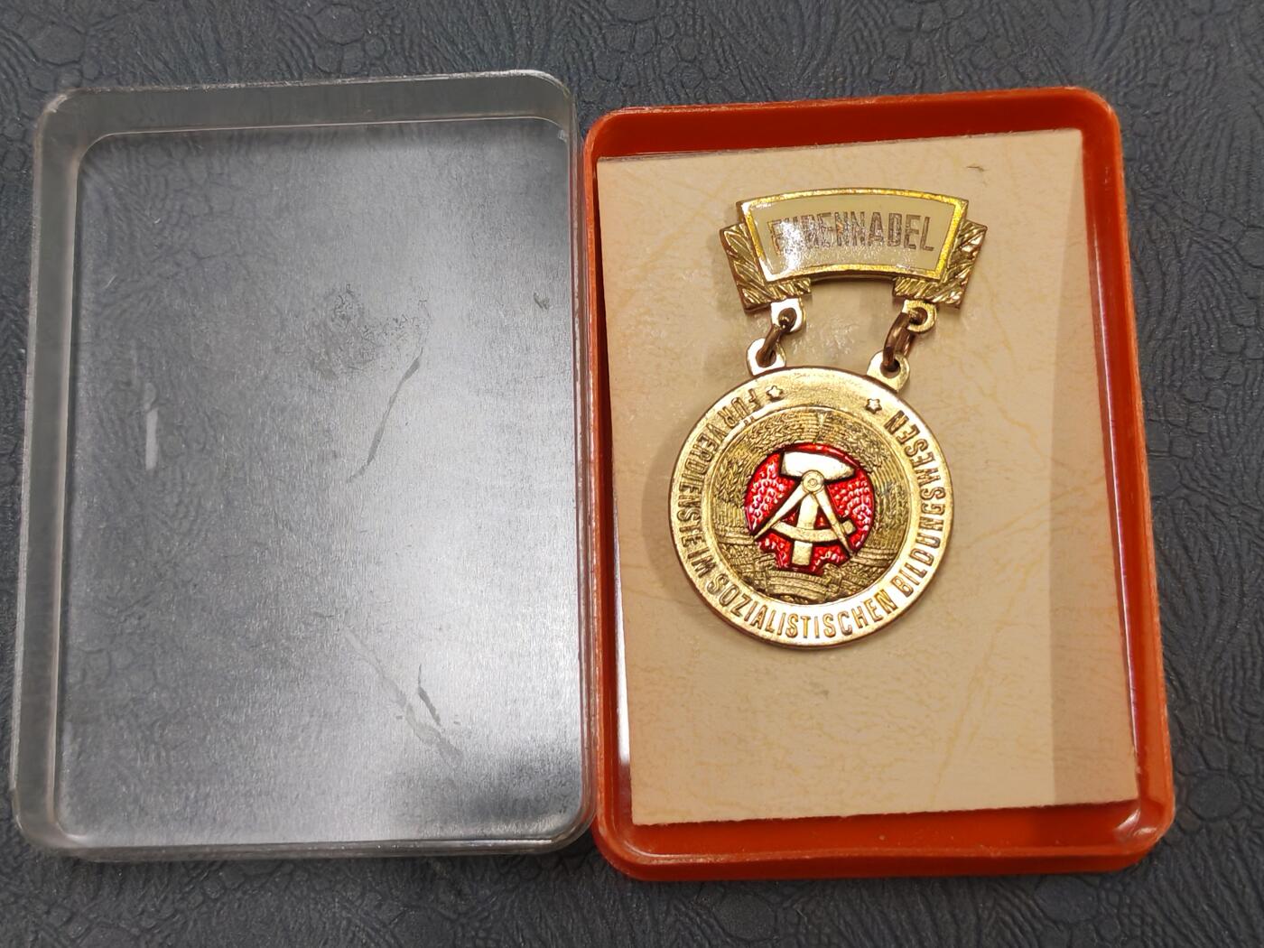 韵星假日拍卖第二十五期 -- Rimey Holidays Auction 25 民主德国教育部荣誉证章带原盒