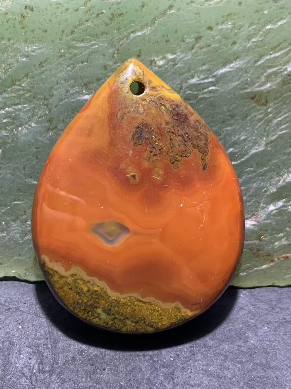 精美冰飘草花纹战国红玛瑙吊坠一个，