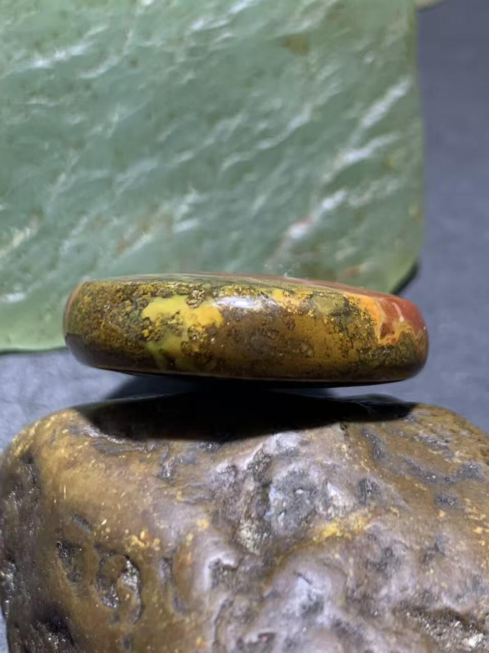 精美冰飘草花纹战国红玛瑙吊坠一个，