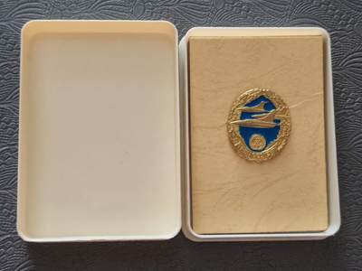 韵星假日拍卖第二十五期 -- Rimey Holidays Auction 25 - 民主德国空军优秀驾驶员证章 带原盒