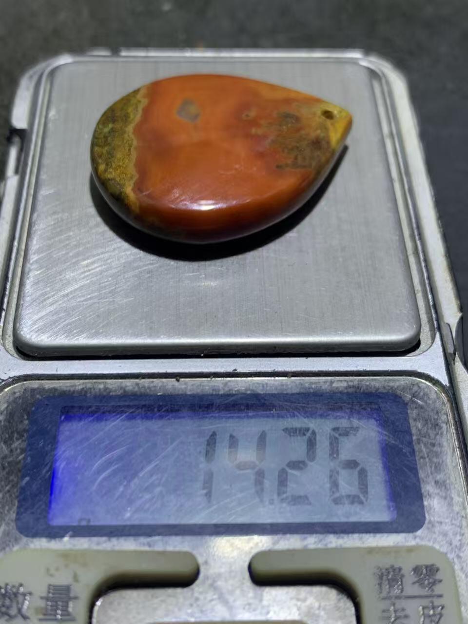 精美冰飘草花纹战国红玛瑙吊坠一个，