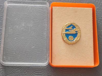韵星假日拍卖第二十五期 -- Rimey Holidays Auction 25 - 民主德国空军优秀驾驶员证章 带原盒