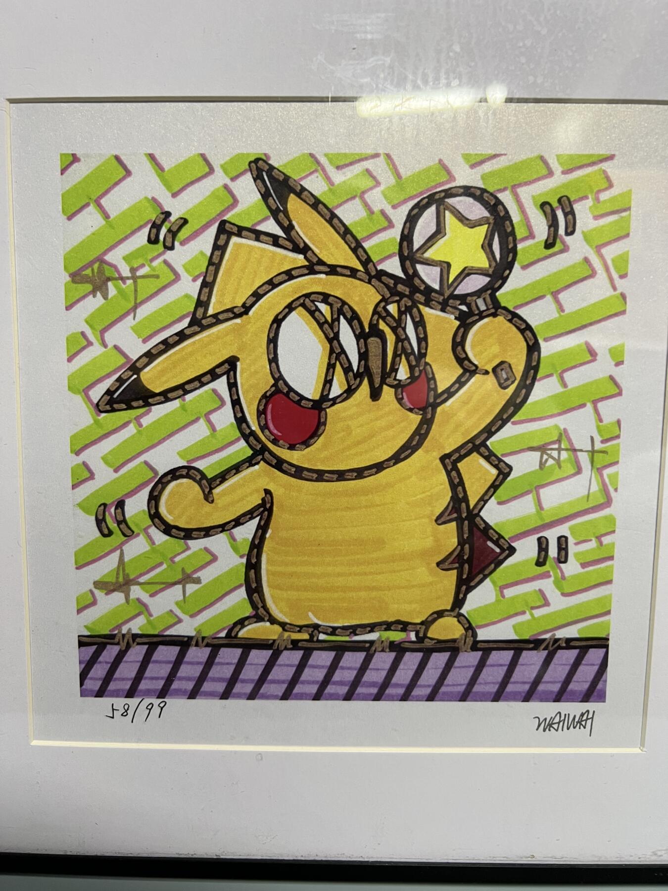 零元拍：歪歪亲笔签名 OWSON 系列作品装饰画《皮卡丘》，已做装裱 合金相框尺寸25/25CM。因展品出展，镜框或亚克力可能有轻微划痕，介意勿拍