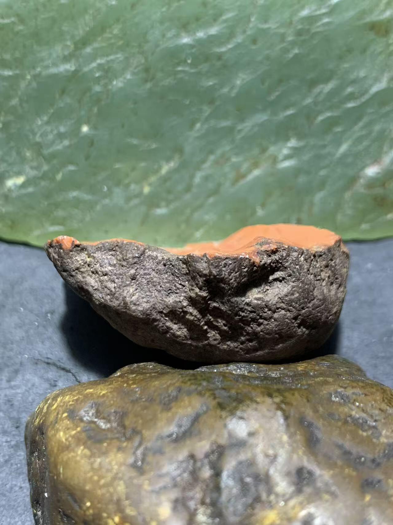 精美铁皮柿子红大开窗料南红玛瑙原石一颗，