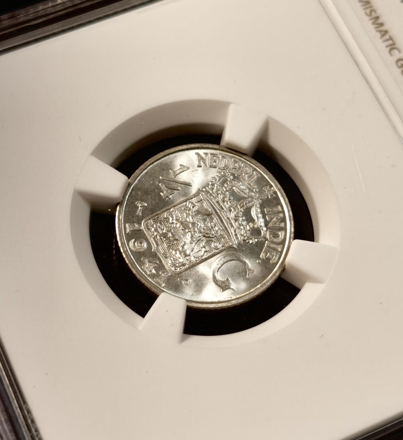 甄臻铺-世界币章拍卖（第35期），送拍享返佣金等优惠多多 NGC-MS66 1941年荷属东印度1/4盾，高分卷拆难觅，2枚一组