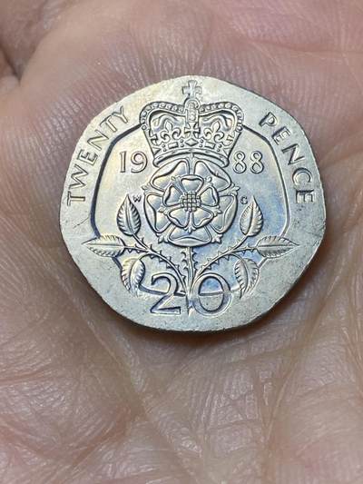 2025年第九十六场(总第一百二十二场）外国好品散币(免佣金) - 英国🇬🇧1988年20便士(伊丽莎白二世中年高冠)