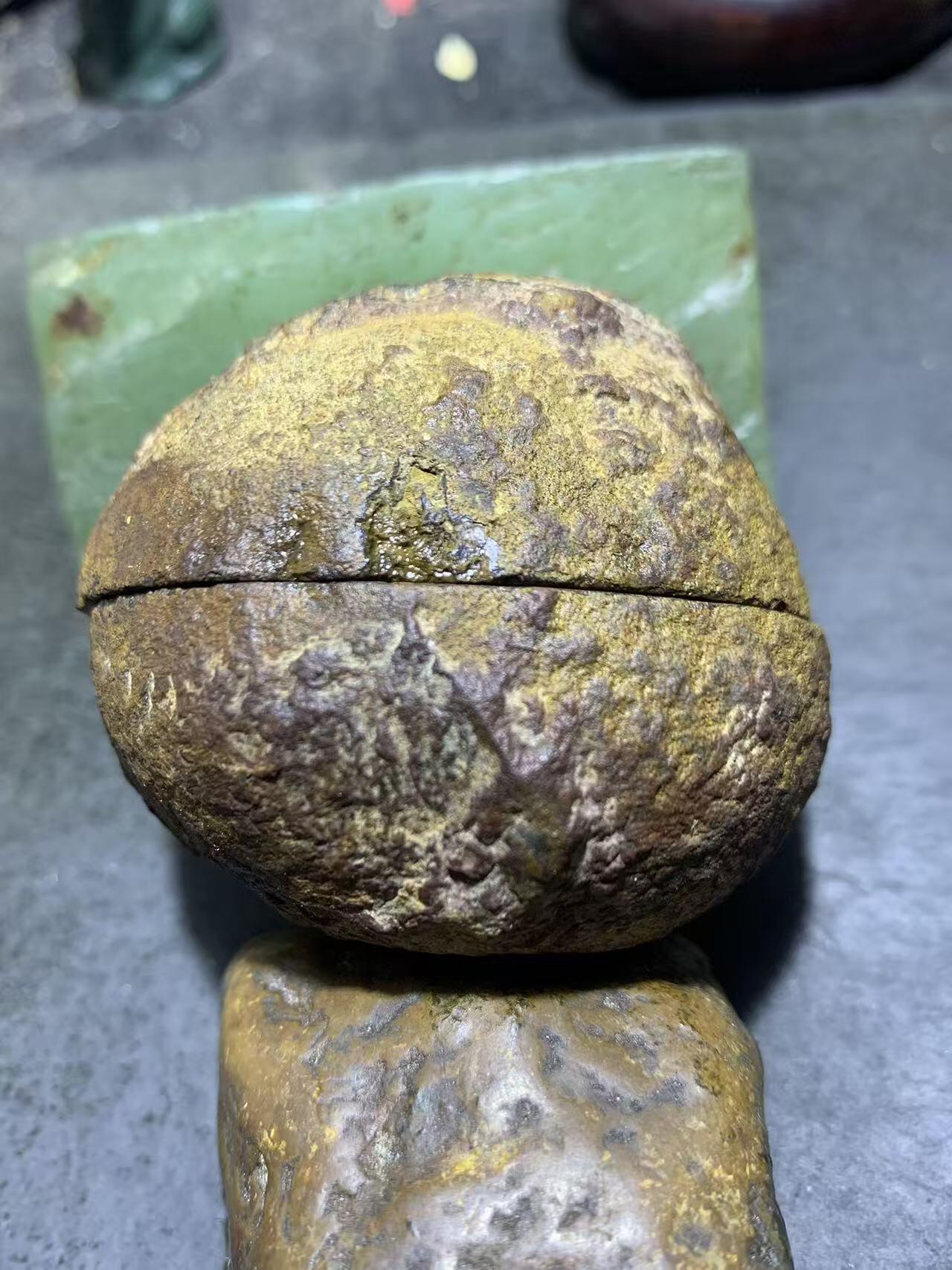精美亚光原皮草花纹战国红玛瑙对切原石摆件一对，